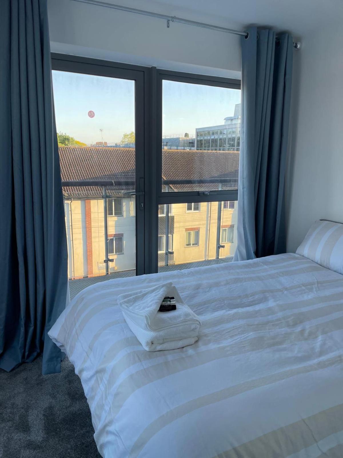 Long Letting - Luxurious 3 Bedroom Penthouse In City Centre - Parking Included! Chelmsford Esterno foto